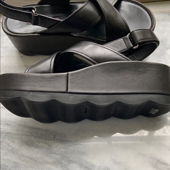 Prada cross cross sandals with wavy sole - Picture 5 of 16